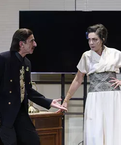 Η Καρυάτιδα!