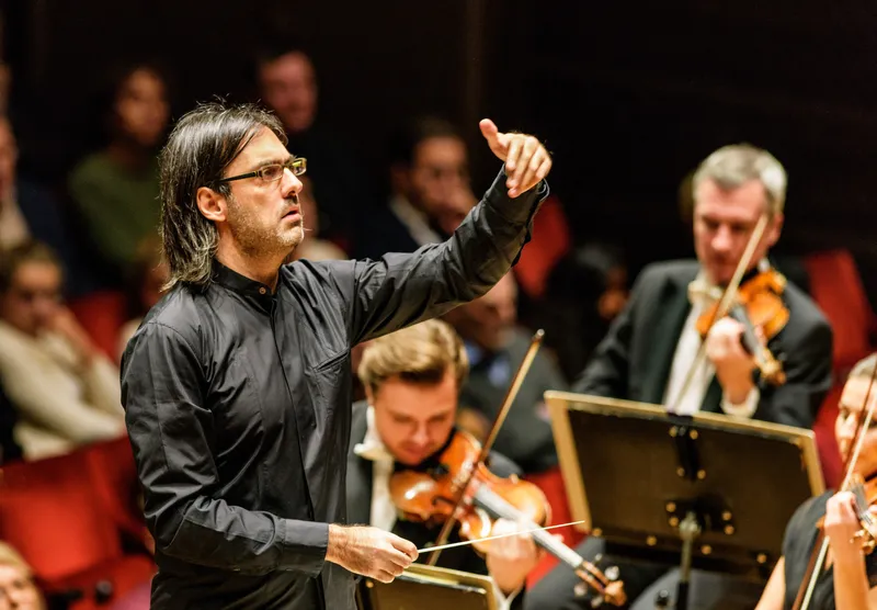 Philharmonia Orchestra – Διευθύνει ο Λεωνίδας Καβάκος – Kian Soltani